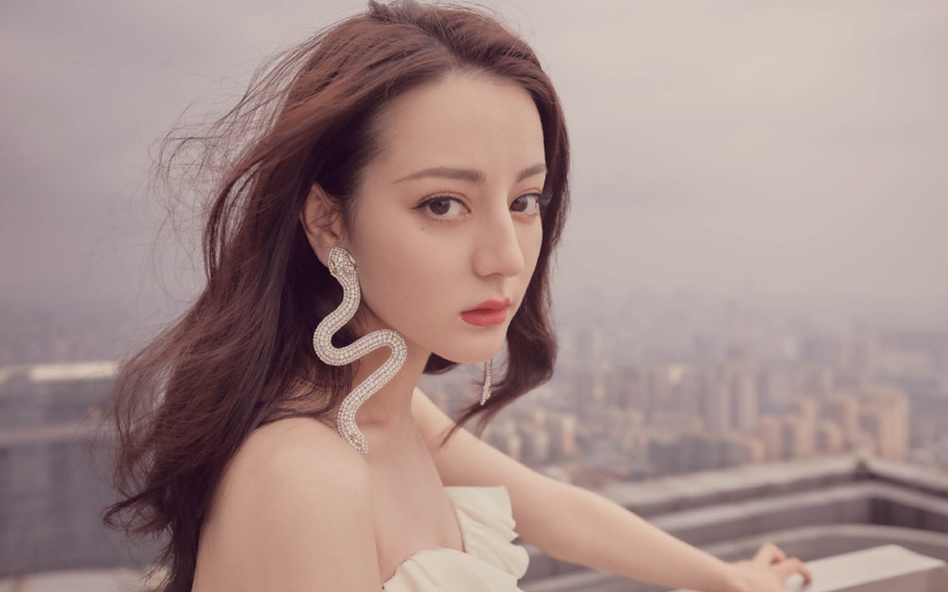“德甲最后阶段，争冠队伍士气高昂”，德甲最后几名降级