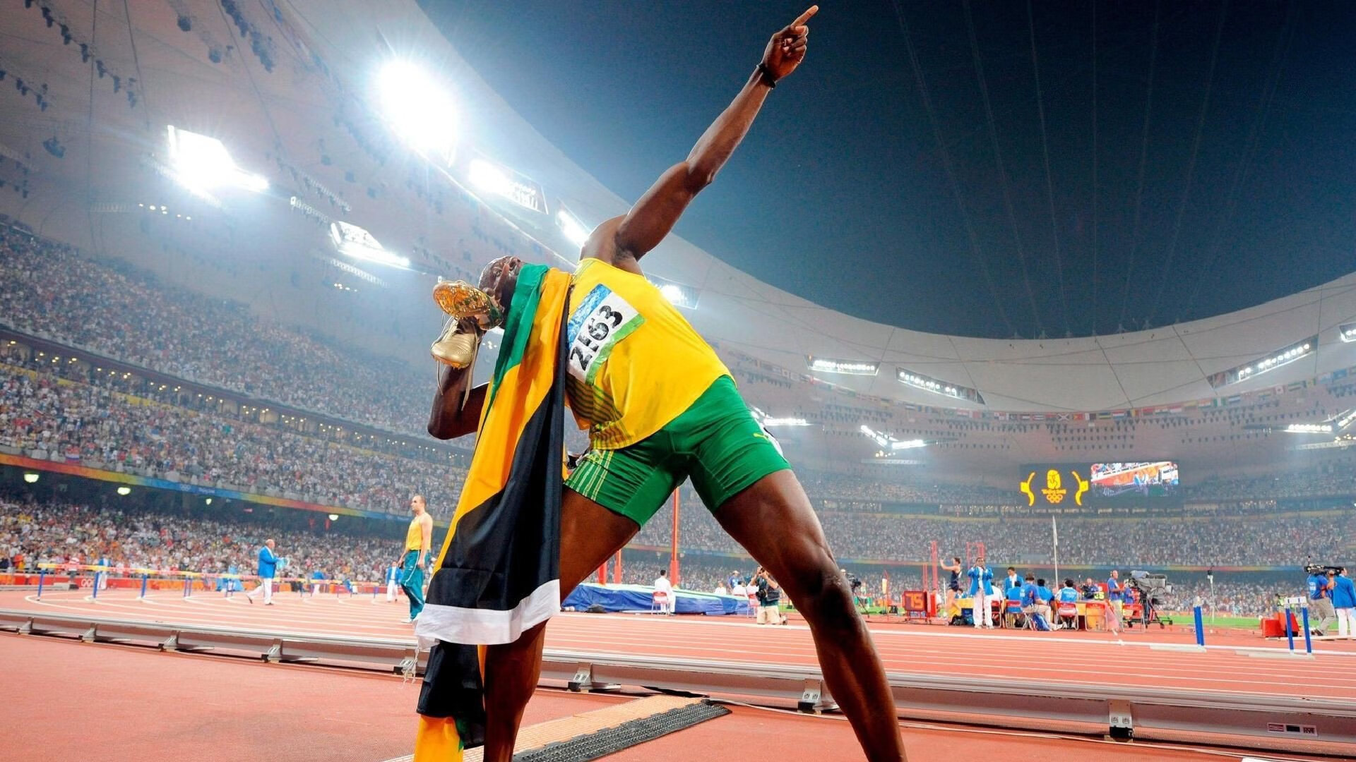 爱游戏网页版-德甲联赛天价引援不断，豪门布局未来，德甲intro